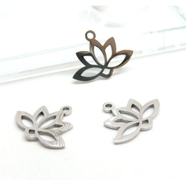 Pendentifs Yoga Fleur de Lotus 18 mm en acier Inoxydable  finition Argenté