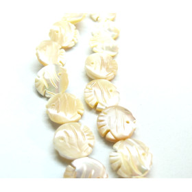 Perles intercalaire forme Poisson en Nacre coloris Crème