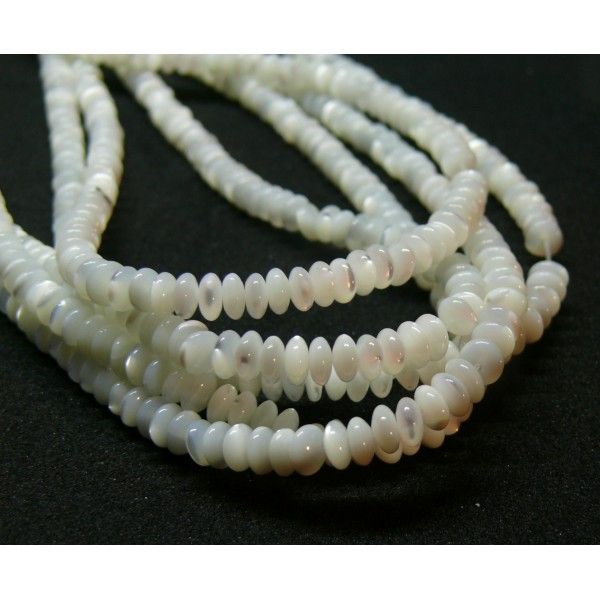 Perles Heishi  de nacre véritable Blanc Rondelles fines 2 par 4 mm