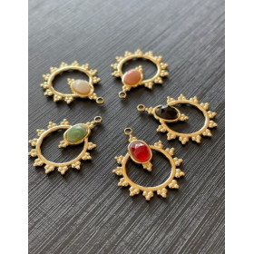 Pendentif Bohème 18 par 23mm avec Agate Noire facettée, en Acier Inoxydable 304 finition Doré