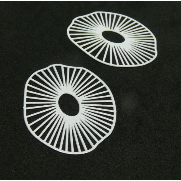 Estampes - pendentif filigrane Géométrique Anémone 42 par 33mm - métal finition BLANC