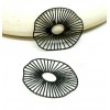 Estampes - pendentif filigrane Géométrique Anémone 42 par 33mm - métal finition NOIR