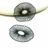 Estampes - pendentif filigrane Géométrique Anémone 42 par 33mm - métal finition NOIR