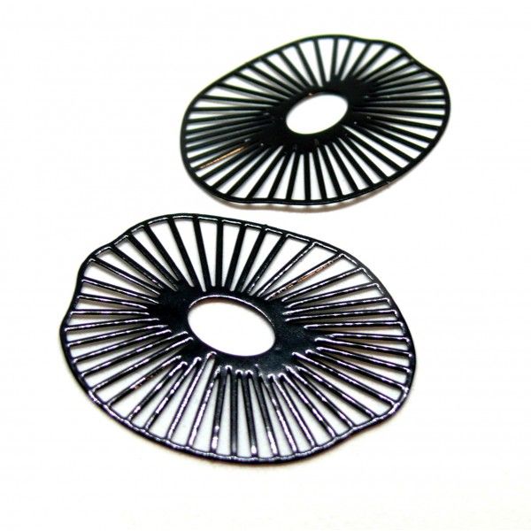 Estampes - pendentif filigrane Géométrique Anémone 42 par 33mm - métal finition NOIR