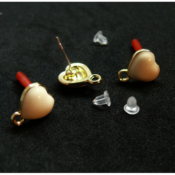Boucles d’oreille Clou Cœur Émaillé Blanc avec Attache – Métal Doré (avec poussoirs plastiques)