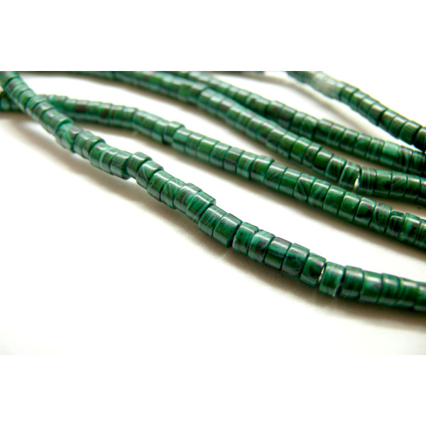 Perles RONDELLES, Heishi  4 par 2mm, Howlite Vert foncé effet marbre