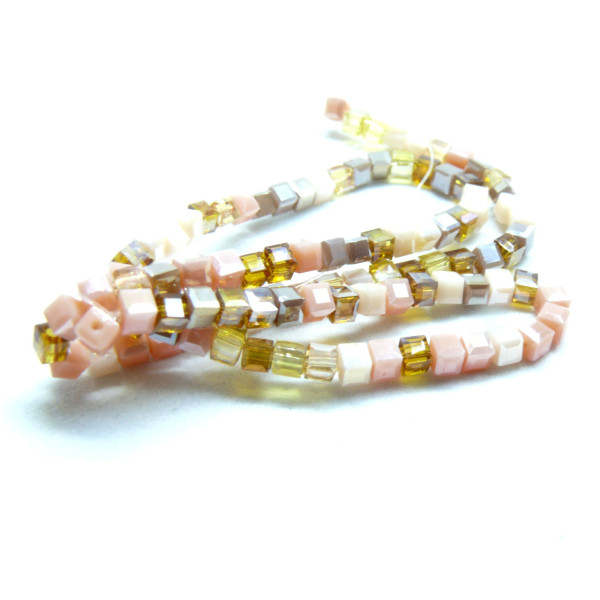 Perles Cubes verre 2.5mm, facettées irisées, Multicolores B06