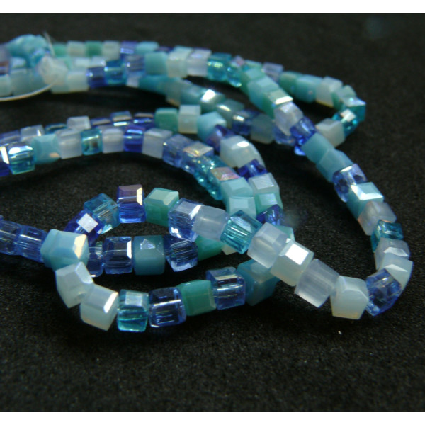 Perles Cubes verre 2.5mm, facettées irisées, Multicolores
