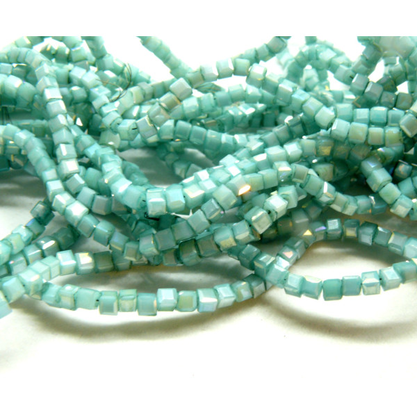 Perles Cubes verre 2.5mm, facettées irisées, coloris 05A