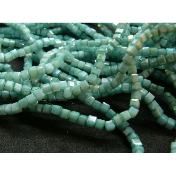 Perles Cubes verre 2.5mm, facettées irisées, coloris 05A