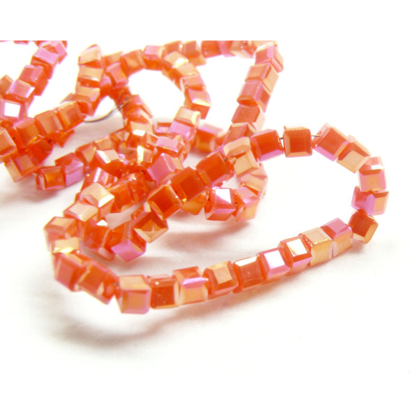 Perles, Cube facettées 2.5mm, en verre Coloris Rose Irirsé FR13