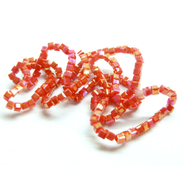 H11J133 – Lot de 1 fil d’environ 185 Perles Cube Facettées 2.5mm Verre Rose Irisé FR13