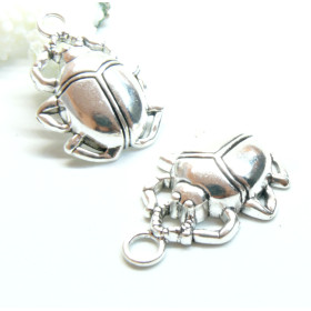 Pendentifs, Scarabée Égyptien 40 mm, métal finition Argent Antique