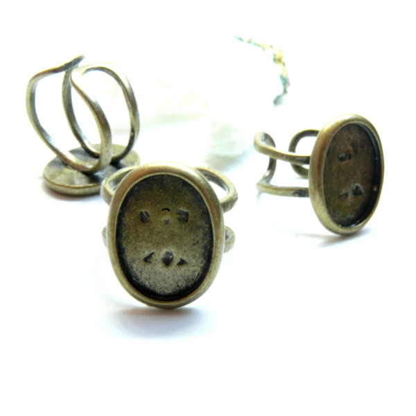 Support Bague Imposante type artisanal 13 par 18mm, laiton finition BRONZE