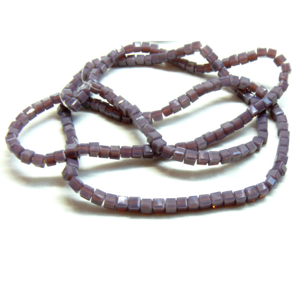 Perles, Cube facettées 2.5mm, en verre Coloris Violet C04
