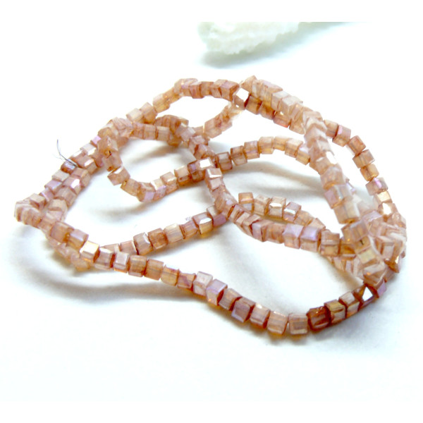 Perles Cubes verre 2.5mm, facettées irisées, coloris 05G