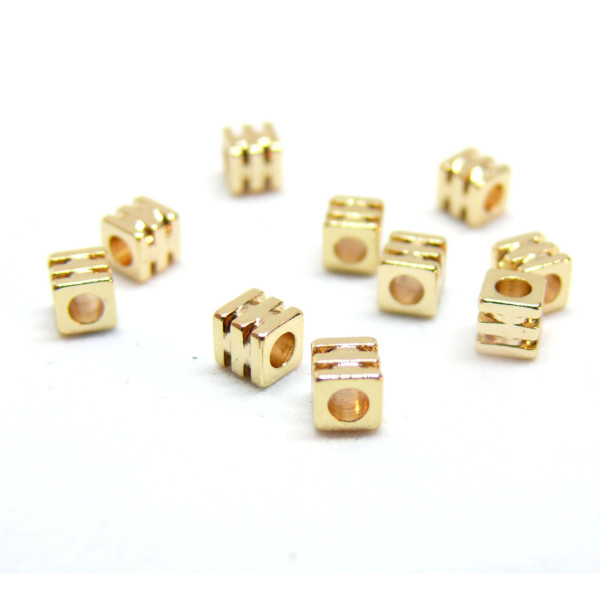 Perles Intercalaires Cube travaillés 3 mm, Laiton finition Doré à l'or fin 18K