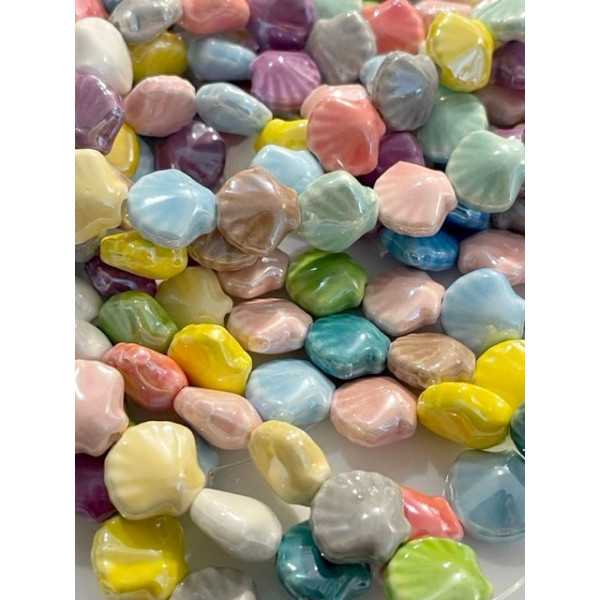 Perles Intercalaires Perles en Céramique Coquille Saint Jacques 13mm, multicolores