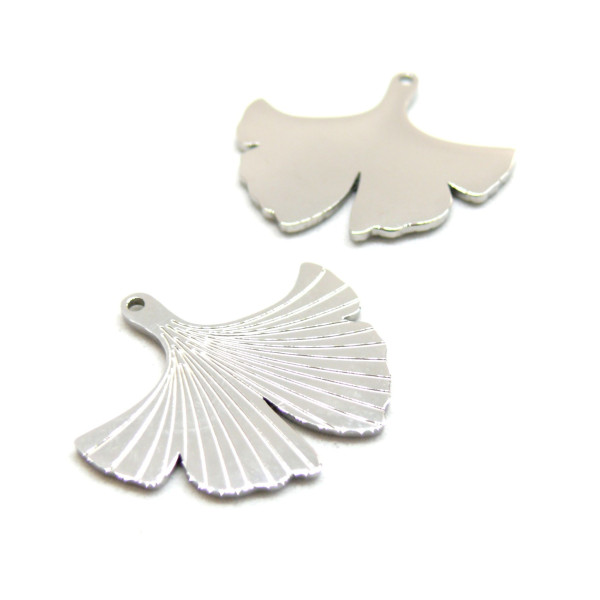 Pendentif Feuille de Ginkgo biloba 22mm, Acier Inoxydable 304, finition Argent Platine