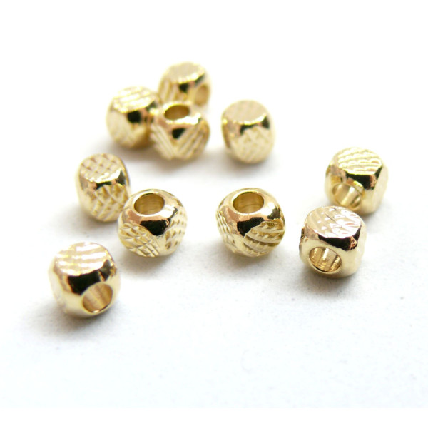 Perles Intercalaires, Cube arrondi travaillé 4mm, Laiton finition Doré à l'or fin 24K