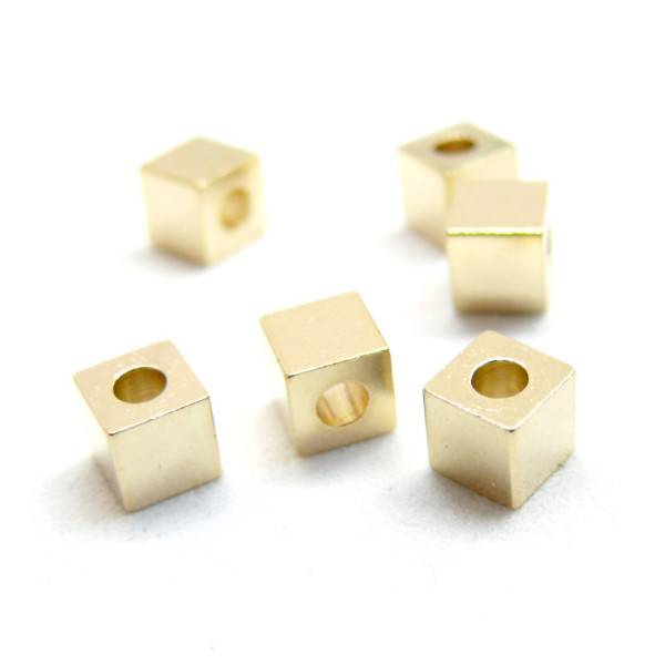 Perles Intercalaires Cube 4mm, Laiton, finition Doré à l'or fin 24K