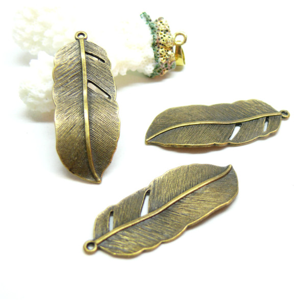 Breloques, Pendentifs plumes 43mm, laiton finition Bronze