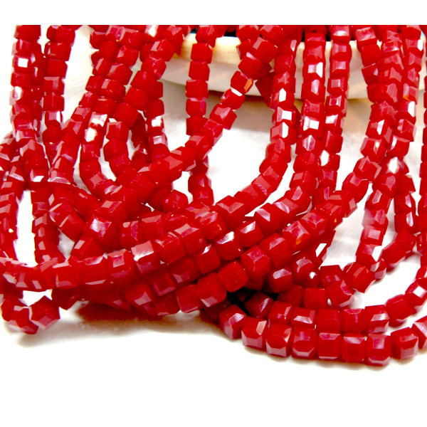 Perles, Cube facettées 2mm, en verre Coloris Rouge 36
