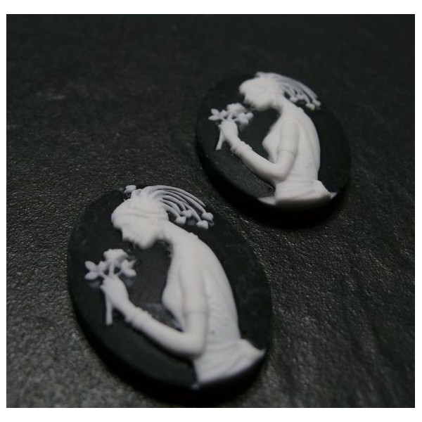 Cabochons Résine  Ovale 30 par 22mm La belle des neiges