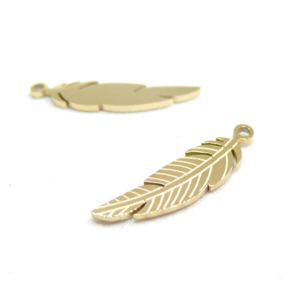 Pendentif Plume 15mm, Acier Inoxydable 316L finition Doré, Placage IONIQUE