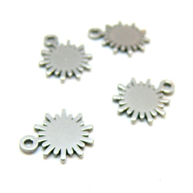 BU112211220925193268 – Lot de 10 Pendentifs Soleil 10mm – Acier Inoxydable 304 Argenté