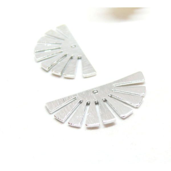 Pendentifs, forme géométrique Eventail 35m, Laiton strié finition PLATINUM