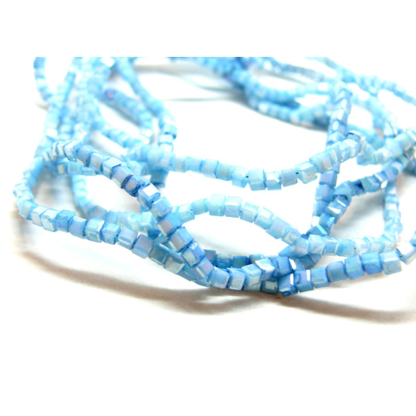 Perles Cubes verre 2.5mm, facettées irisées, coloris 05F