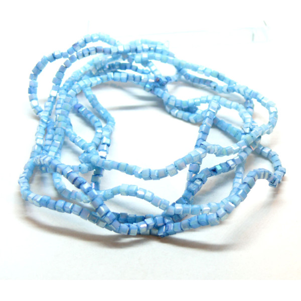 Perles Cubes verre 2.5mm, facettées irisées, coloris 05F