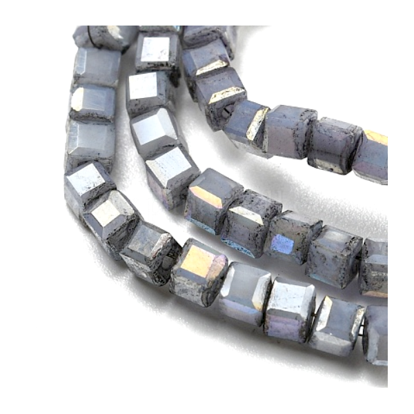 Perles Cubes verre 2.5mm, facettées irisées, coloris 05B