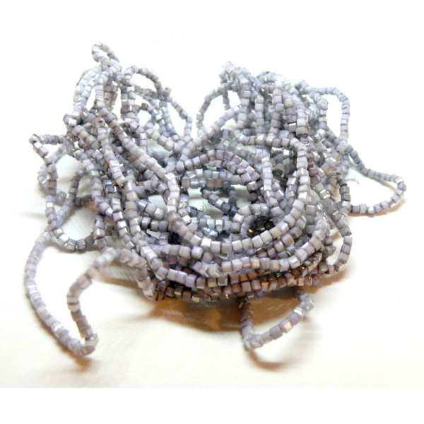 Perles Cubes verre 2.5mm, facettées irisées, coloris 05B