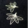 Estampes, pendentif connecteur, filigrane Fleur 37 par 36mm, cuivre coloris Jaune Pale