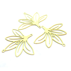 Estampes, pendentif connecteur, filigrane Fleur 37 par 36mm, cuivre coloris Jaune Pale