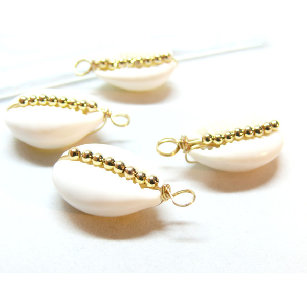 Pendentifs, Coquillage Cauri avec perles finition Doré 25mm