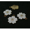 Pendentifs, breloques émaillées, Fleurs de SAKURA BLANCHE17mm,  métal Doré