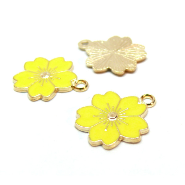 Pendentifs, breloques émaillées, Fleurs de SAKURA Jaune 17mm,  métal Doré
