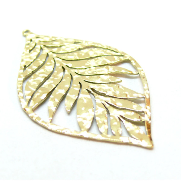 Pendentif, Feuille martelée 50mm, Acier Inoxydable 30, finition Doré à l'or fin 18K, Placage IONIQUE