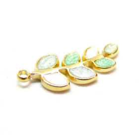 Pendentif, Charms feuille avec résine emaillé 20mm en Acier Inoxydable 304 finition Doré à l'or fin 18K
