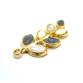 Pendentif, Charms feuille avec résine emaillé 20mm, Acier Inoxydable 304, finition Doré à l'or fin 18K