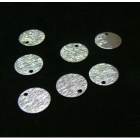 Pendentifs Médaillon Strié Brossé 10mm – Laiton Finition Argent 925