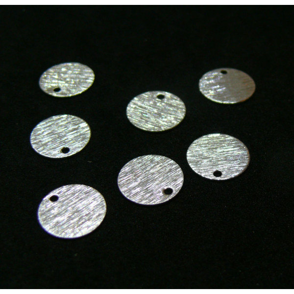 Pendentifs Médaillon Strié Brossé 10mm – Laiton Finition Argent 925