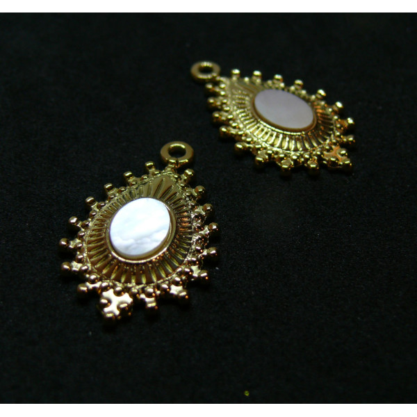 Pendentif  Boho Chic Goutte 27 par 17mm, Nacre, Acier Inoxydable 304 finition Doré à l'or fin 18K