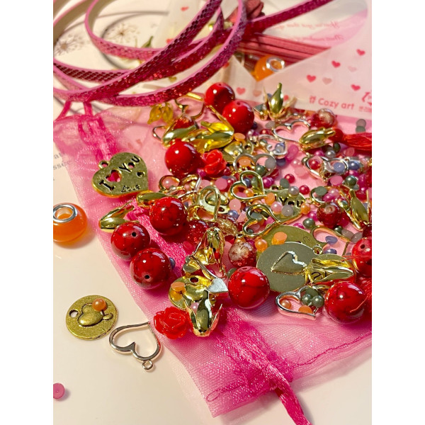 Pochette surprise Spéciale Saint Valentin MiX de Pendentifs breloques, Perles, Cordons....Coloris DORE