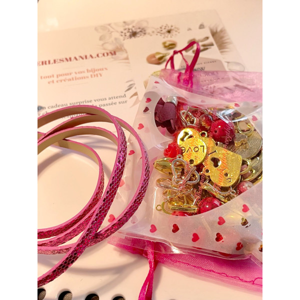 Pochette surprise Spéciale Saint Valentin MiX de Pendentifs breloques, Perles, Cordons....Coloris DORE