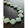 Perles forme FLEUR 20mm, Howlite, coloris Turquoise
