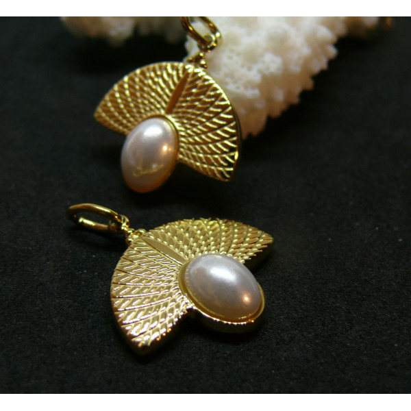 H11Q33711G – Lot de 1 Pendentif Eventail avec Perle 20mm – Acier Inoxydable 304 Doré 14K IP